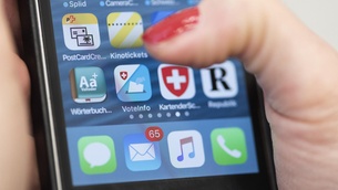 schermo di smartphone in cui si vedono diverse applicazioni.